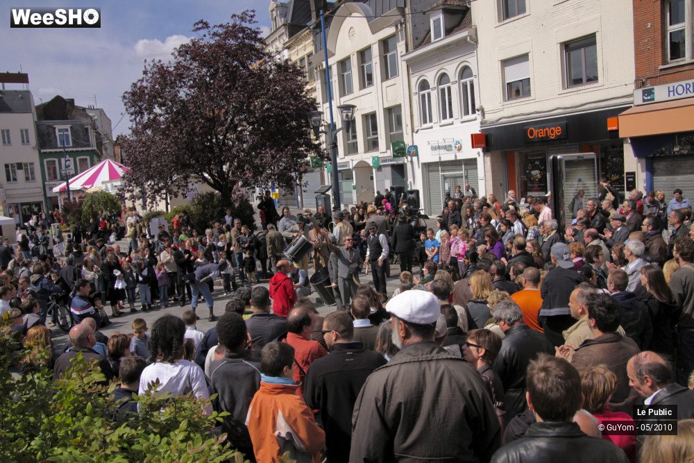 17/39 photos du spectacle Les Rues Joyeuses Ambiance 2