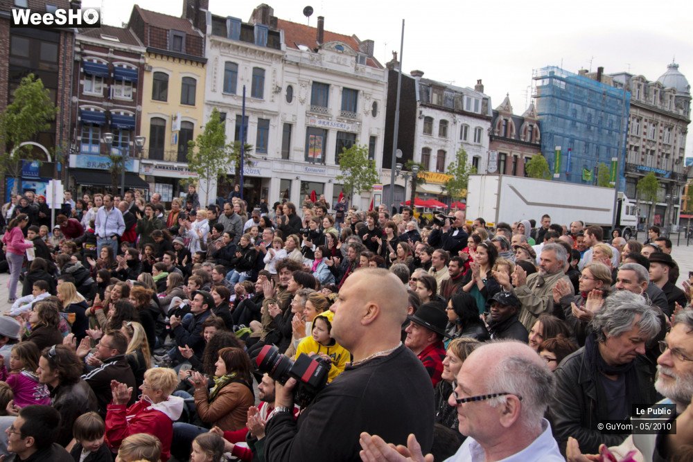 18/39 photos du spectacle Les Rues Joyeuses Ambiance 2