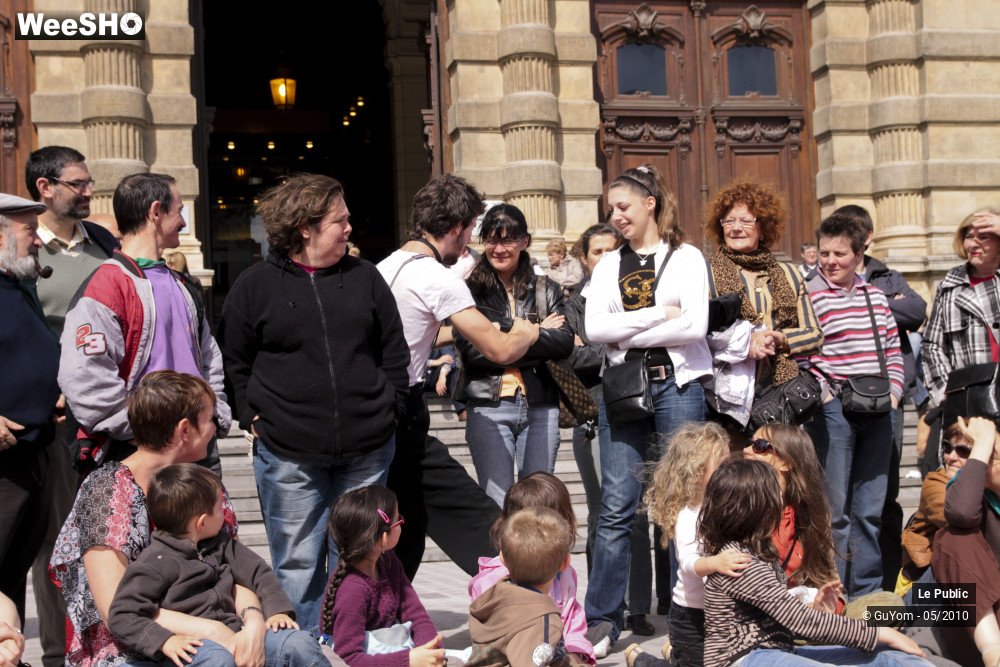 20/39 photos du spectacle Les Rues Joyeuses Ambiance 2