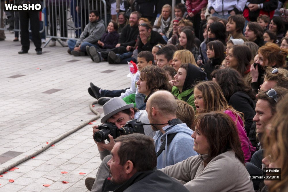 21/39 photos du spectacle Les Rues Joyeuses Ambiance 2