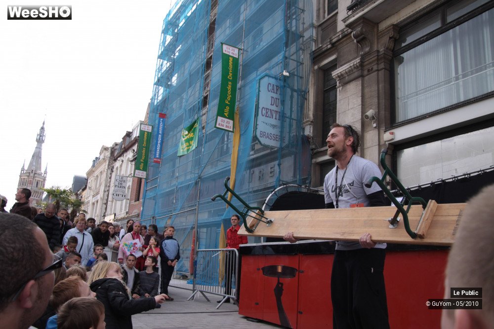 23/39 photos du spectacle Les Rues Joyeuses Ambiance 2