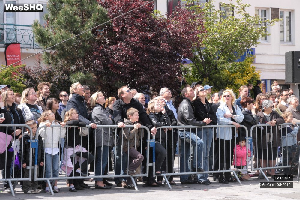 27/39 photos du spectacle Les Rues Joyeuses Ambiance 2
