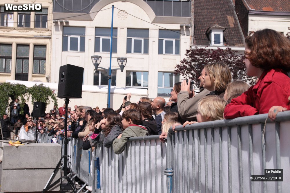 30/39 photos du spectacle Les Rues Joyeuses Ambiance 2