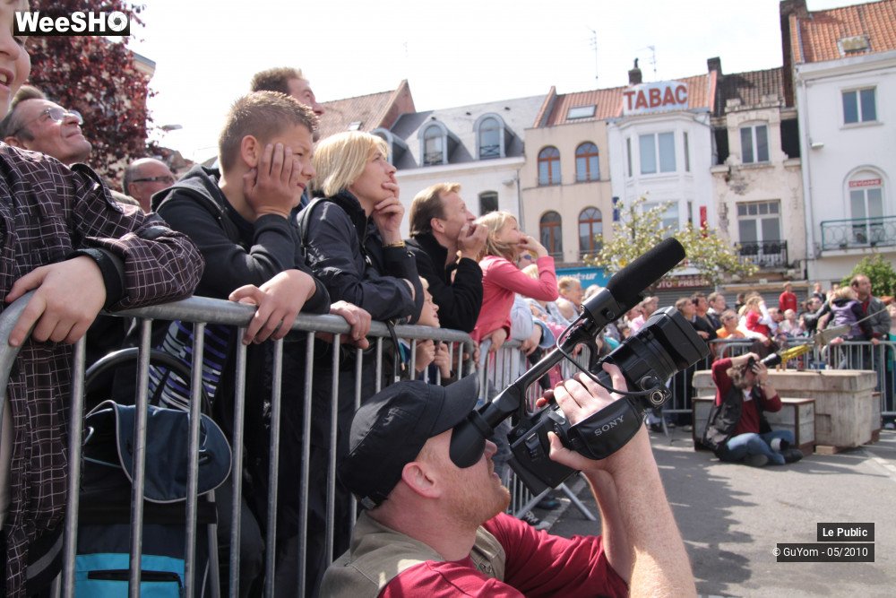 33/39 photos du spectacle Les Rues Joyeuses Ambiance 2