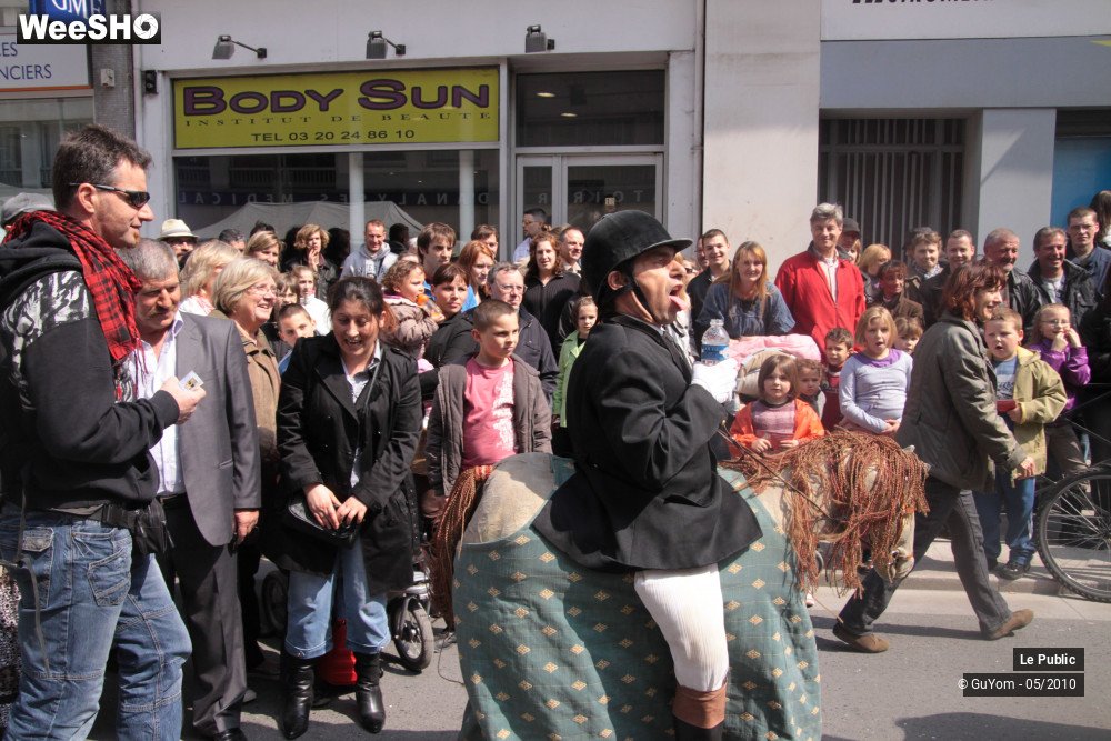 35/39 photos du spectacle Les Rues Joyeuses Ambiance 2