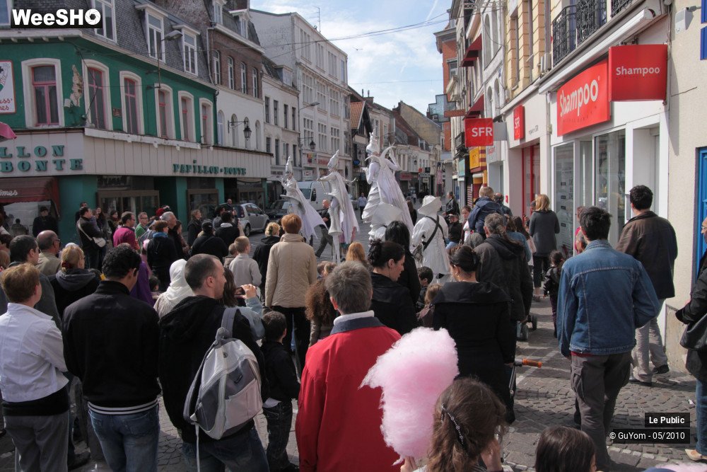 38/39 photos du spectacle Les Rues Joyeuses Ambiance 2