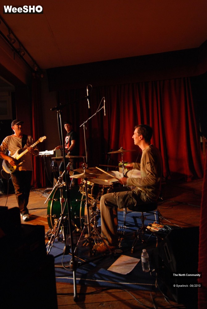 11/41 photos du spectacle The North Community