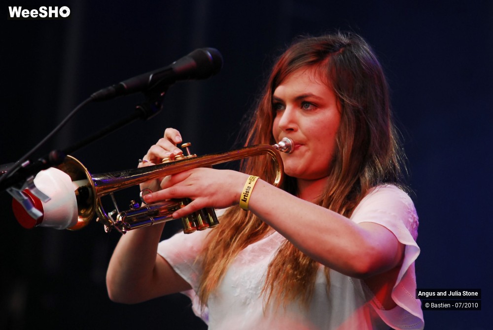 24/29 photos du spectacle Angus et Julia STONE