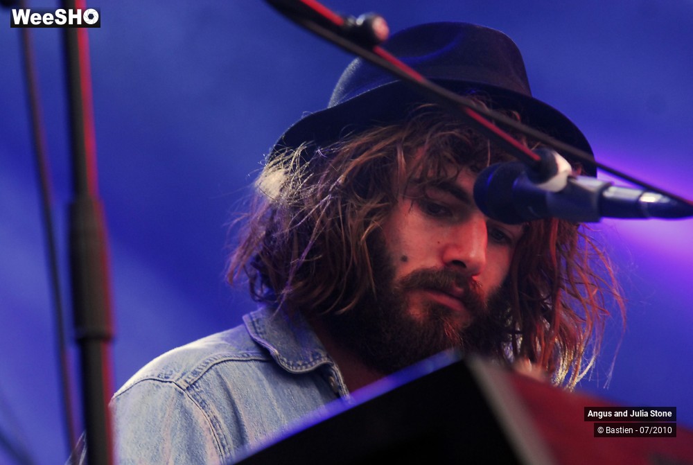 28/29 photos du spectacle Angus et Julia STONE