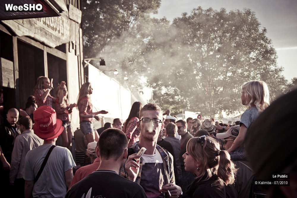 8/35 photos du spectacle Dour Ambiance Jour 2