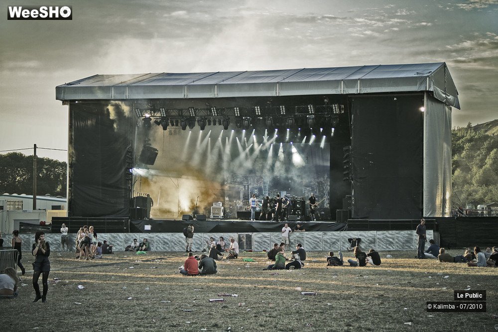 20/35 photos du spectacle Dour Ambiance Jour 2