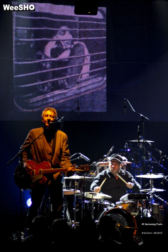 2/19 photos du spectacle 49 Swimming Pools