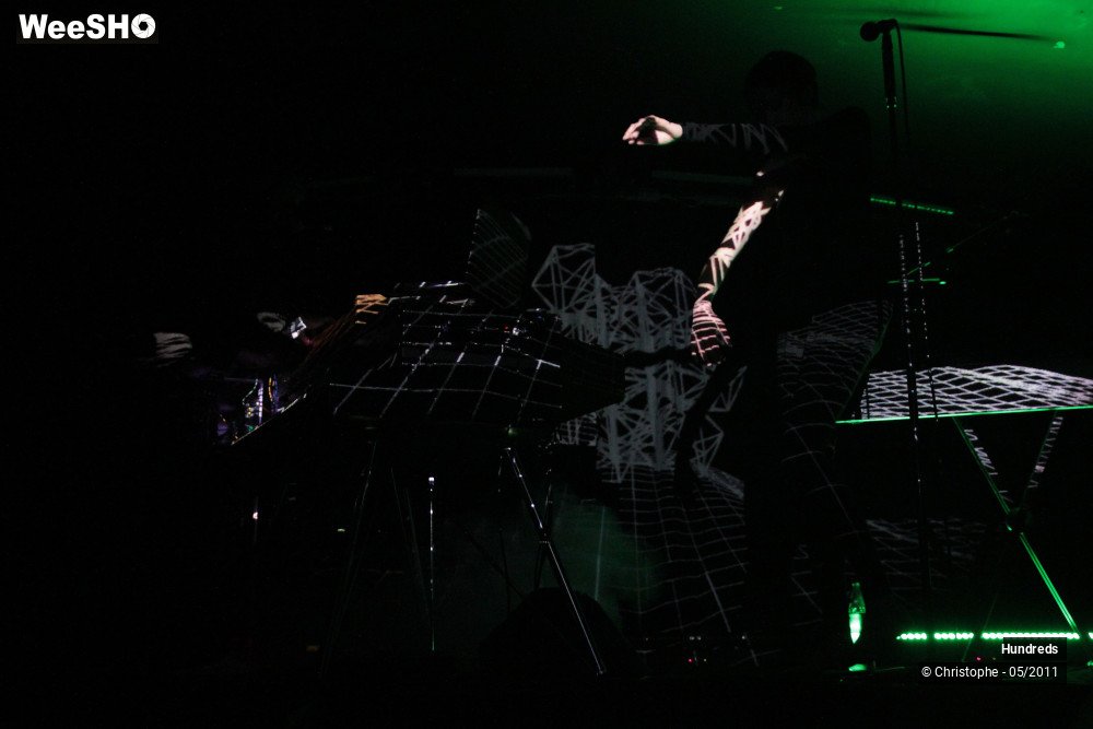 19/25 photos du spectacle Hundreds