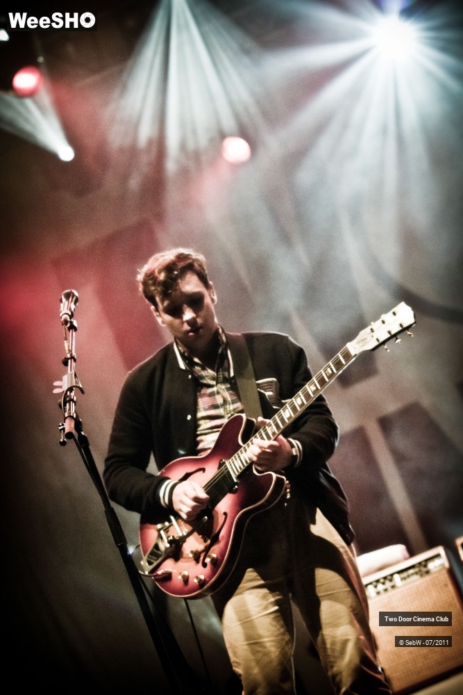 8/26 photos du spectacle Two Door Cinema Club