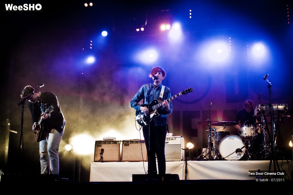 15/26 photos du spectacle Two Door Cinema Club