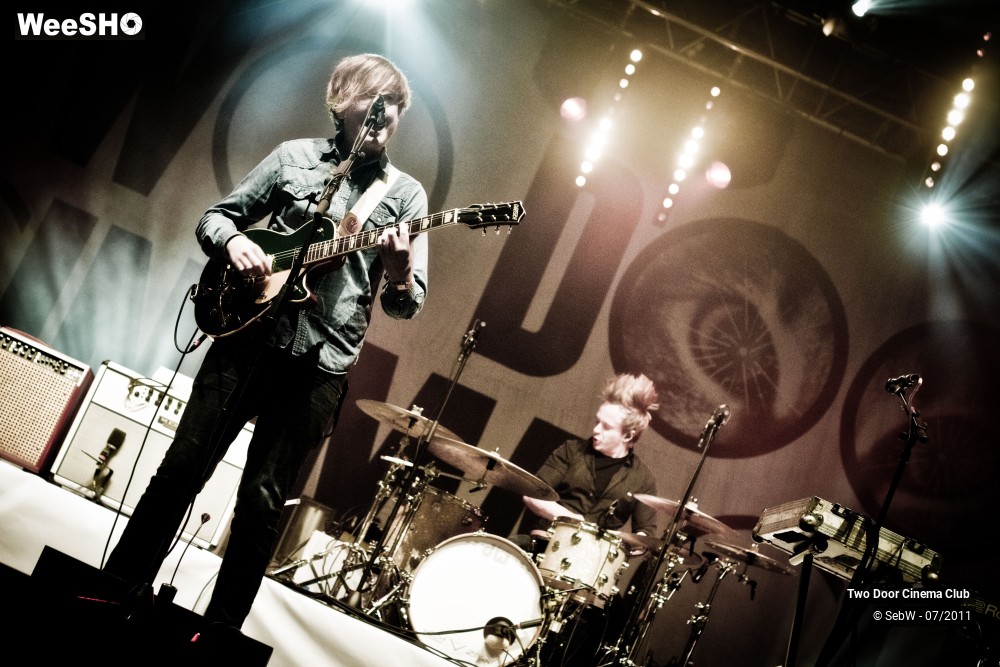 17/26 photos du spectacle Two Door Cinema Club
