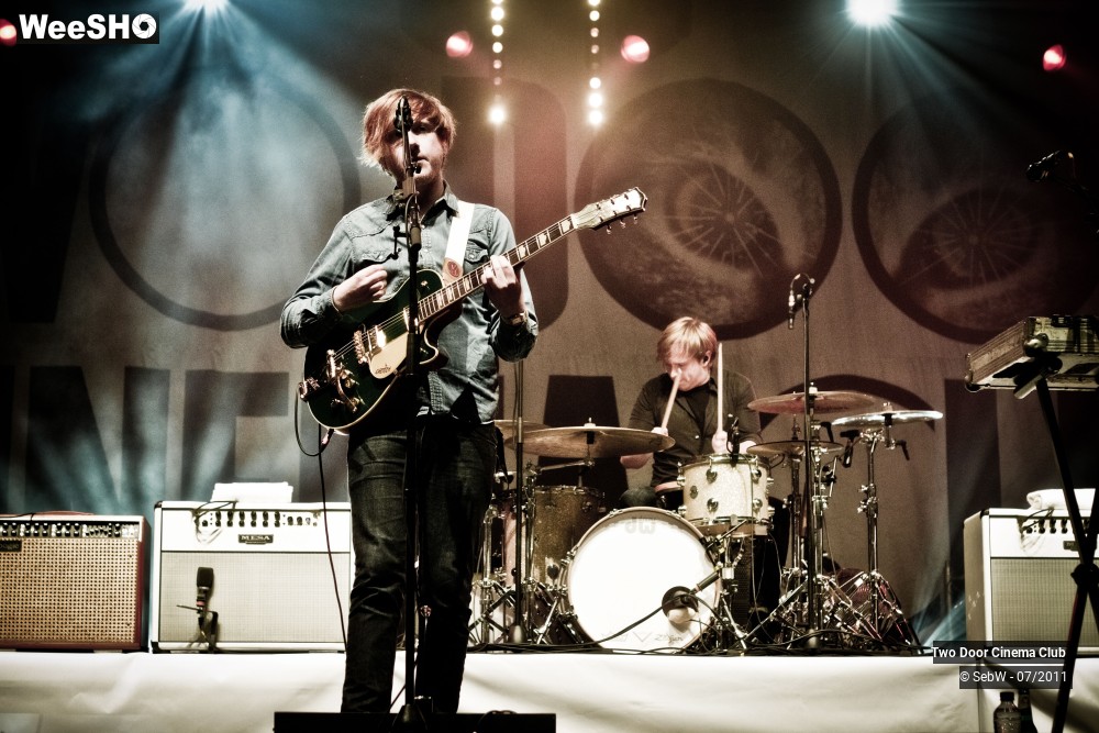 20/26 photos du spectacle Two Door Cinema Club
