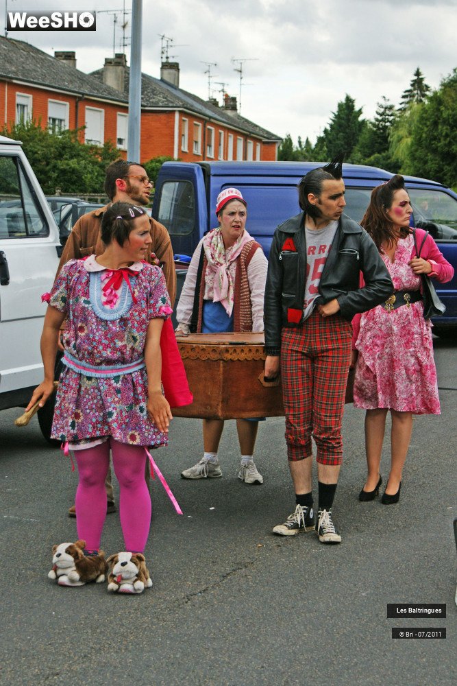 10/45 photos du spectacle La Famille Baltringues