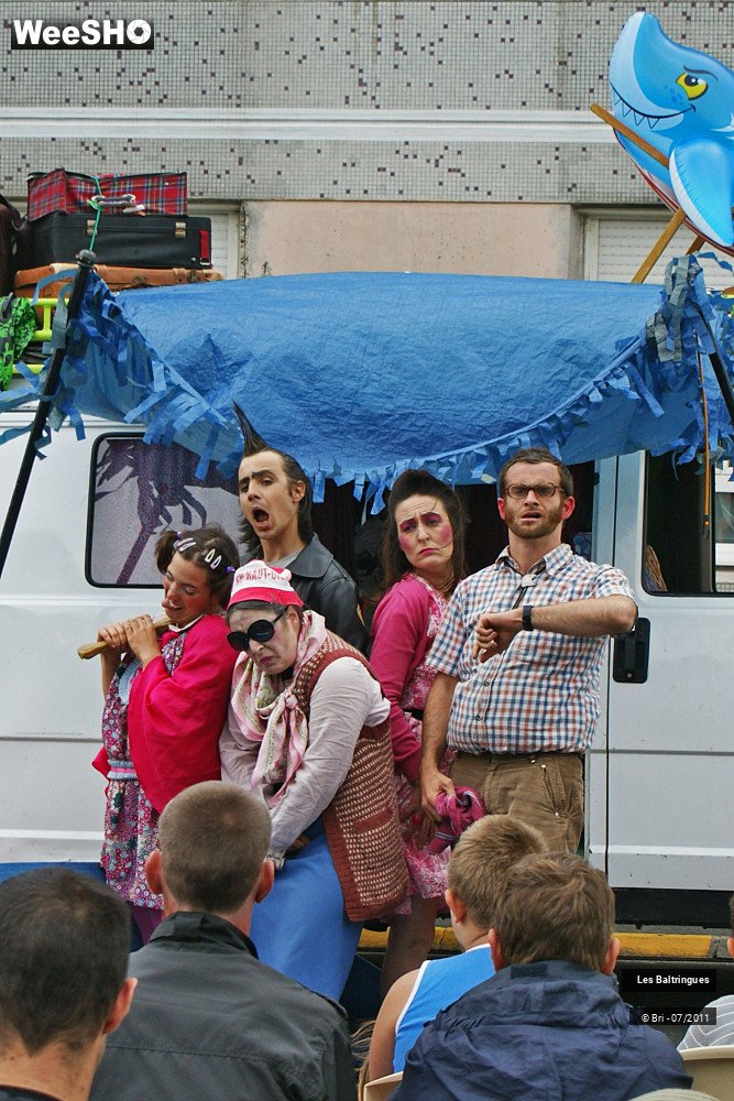 13/45 photos du spectacle La Famille Baltringues