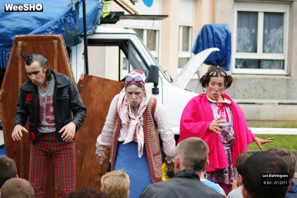 31/45 photos du spectacle La Famille Baltringues