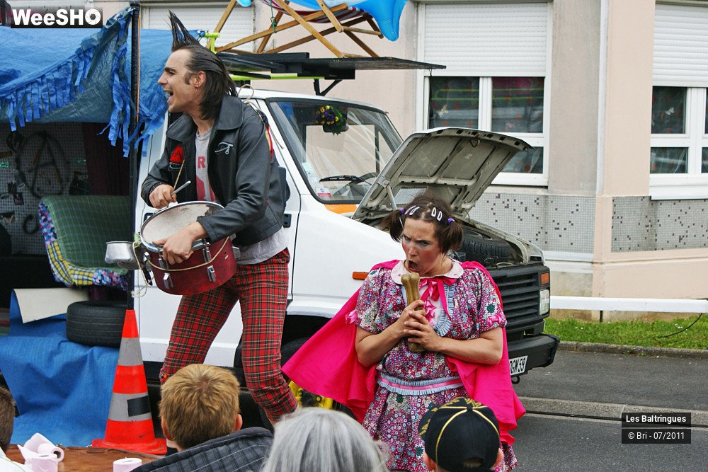 38/45 photos du spectacle La Famille Baltringues
