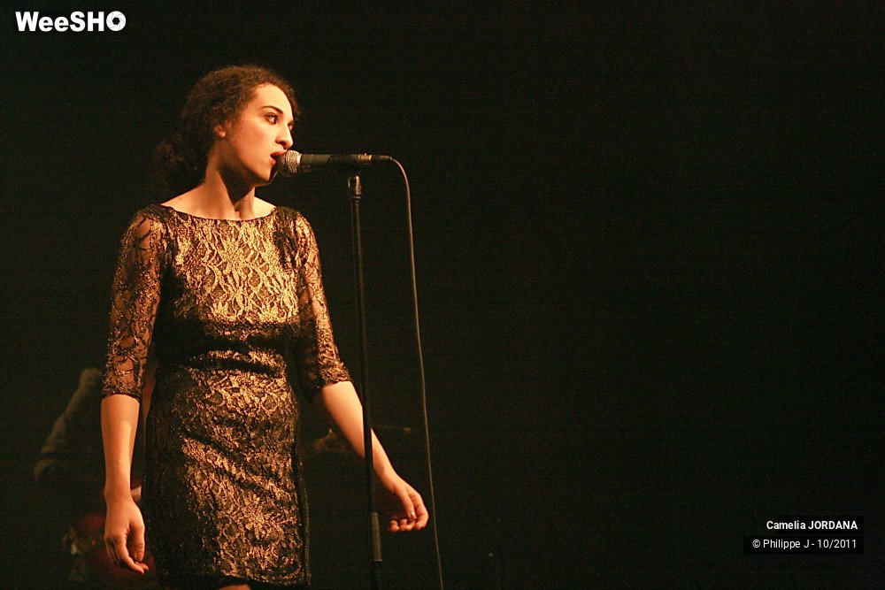 20/20 photos du spectacle Camélia Jordana
