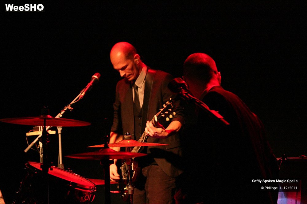 6/12 photos du spectacle Softly Spoken Magic Spells