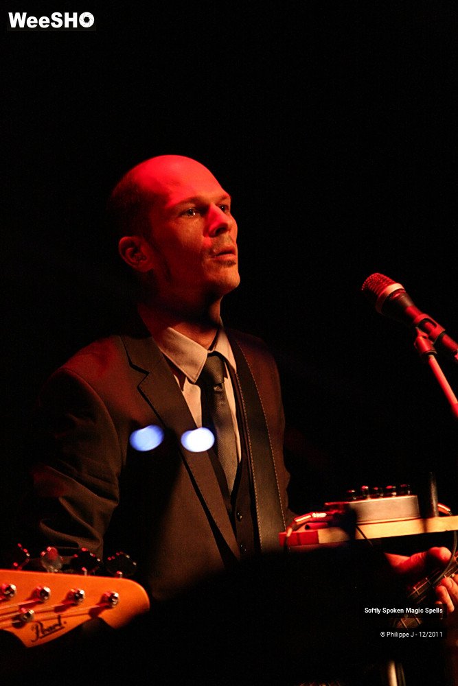 7/12 photos du spectacle Softly Spoken Magic Spells