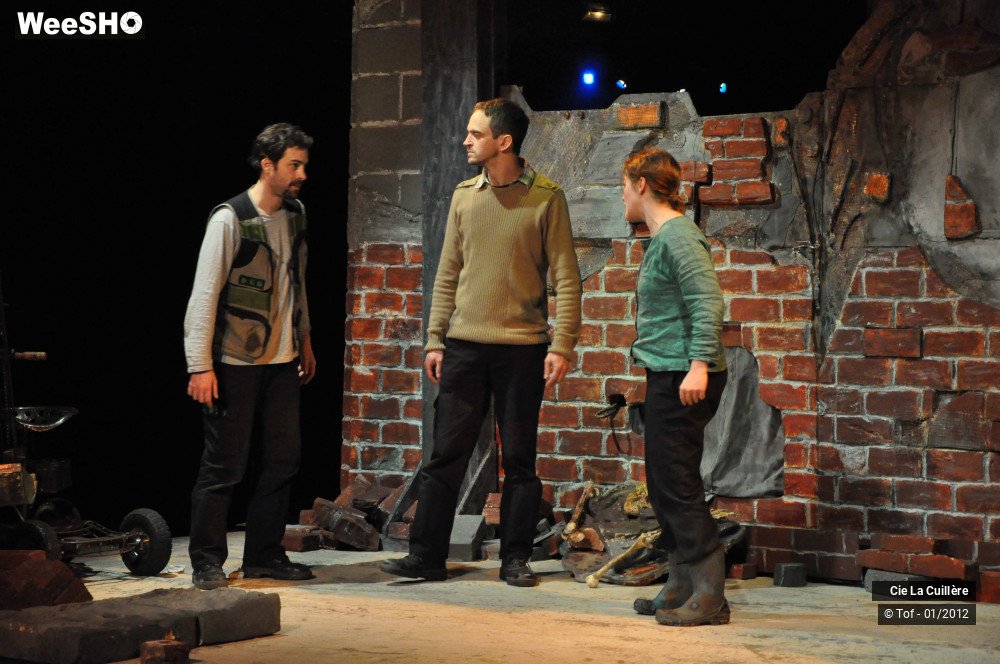 9/36 photos du spectacle Le Mur