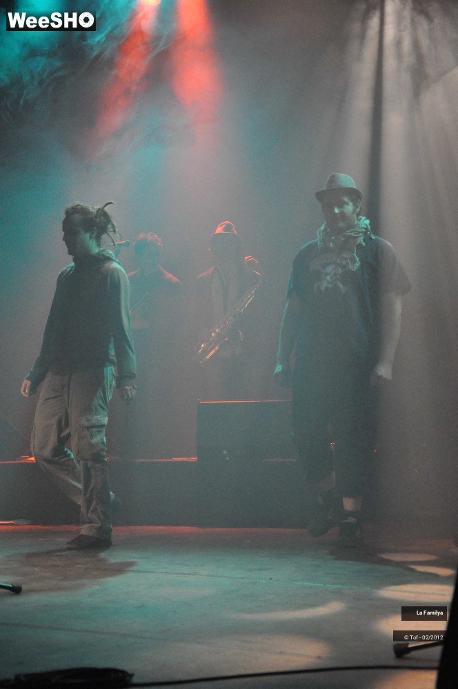 42/43 photos du spectacle La Familya