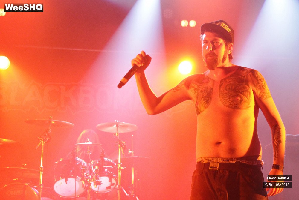5/34 photos du spectacle Black Bomb A