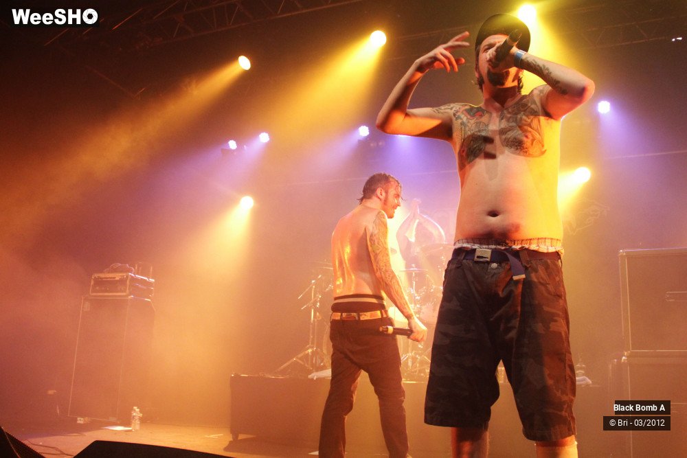 6/34 photos du spectacle Black Bomb A