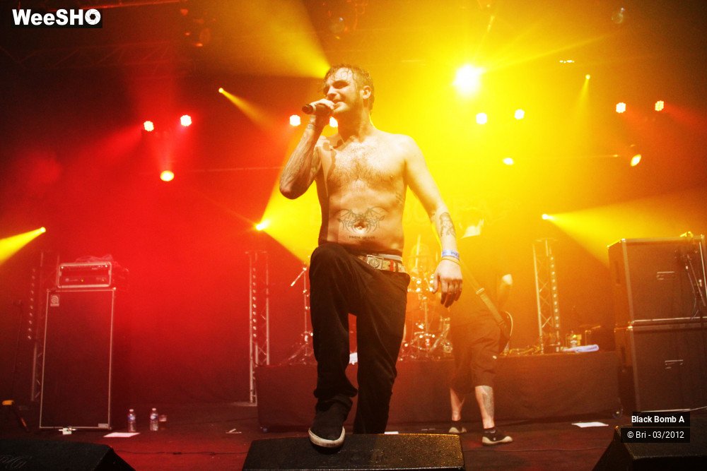 7/34 photos du spectacle Black Bomb A