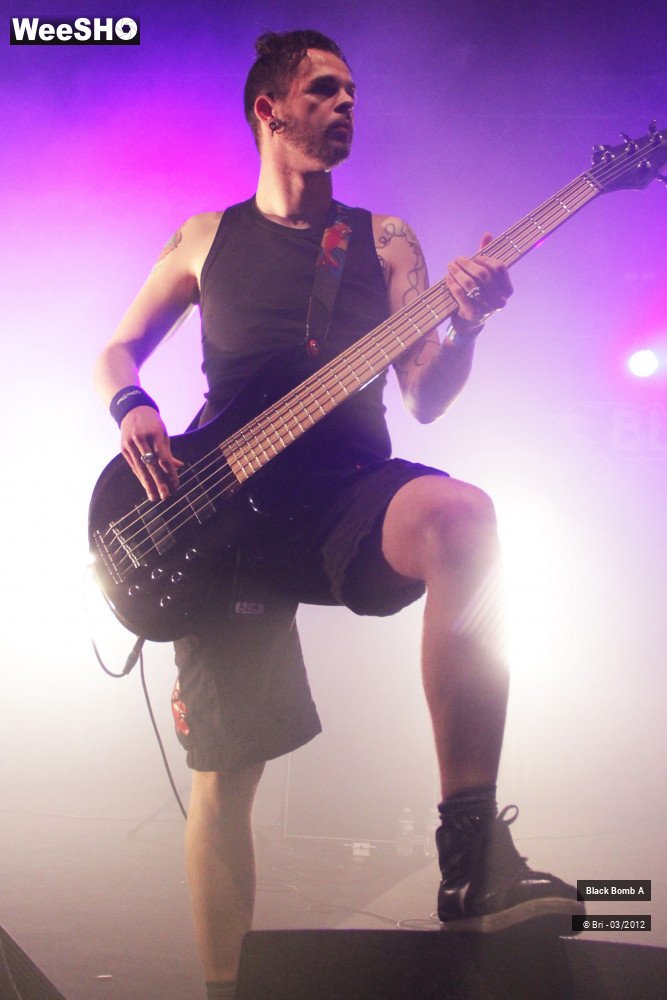 20/34 photos du spectacle Black Bomb A