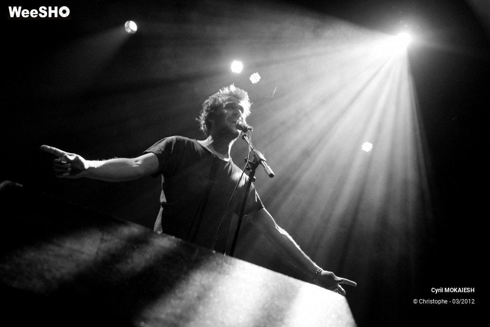 10/39 photos du spectacle Cyril Mokaiesh