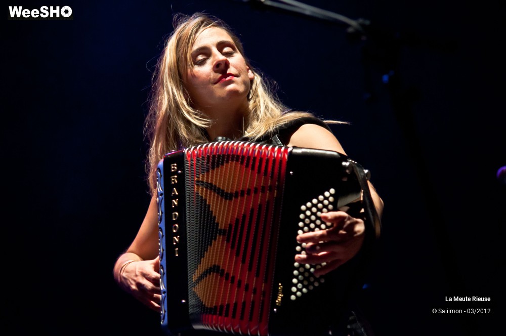3/32 photos du spectacle La Meute Rieuse
