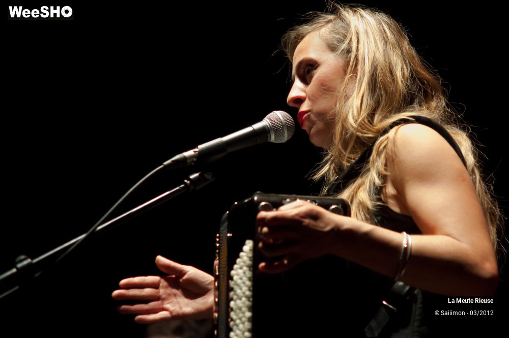 6/32 photos du spectacle La Meute Rieuse