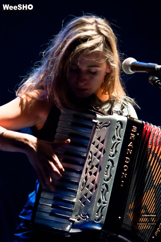 7/32 photos du spectacle La Meute Rieuse