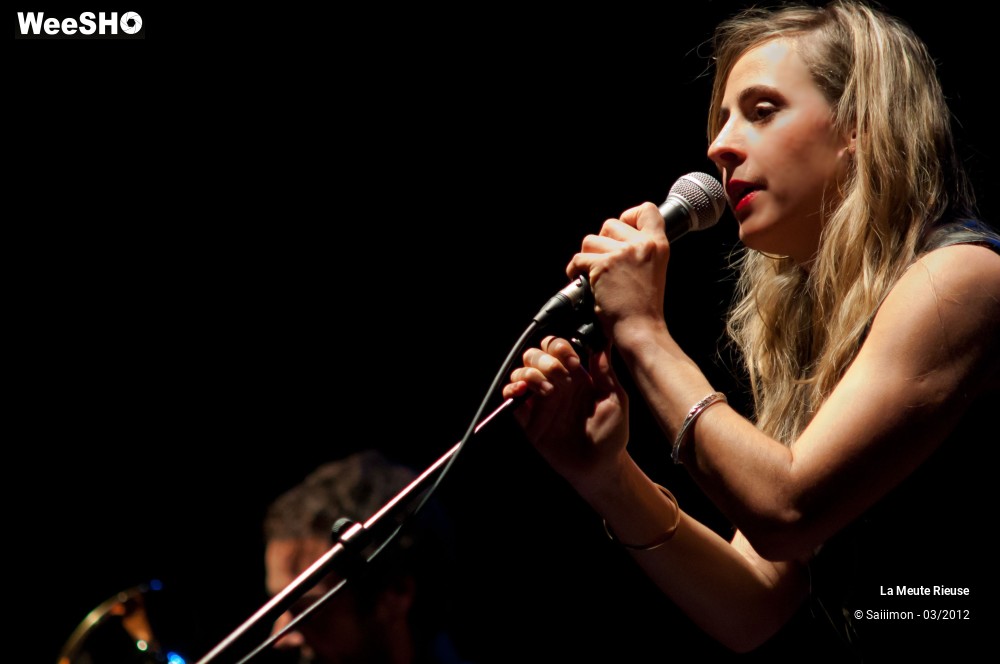 10/32 photos du spectacle La Meute Rieuse