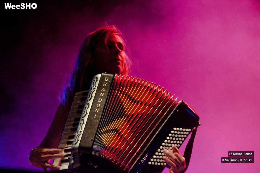 12/32 photos du spectacle La Meute Rieuse