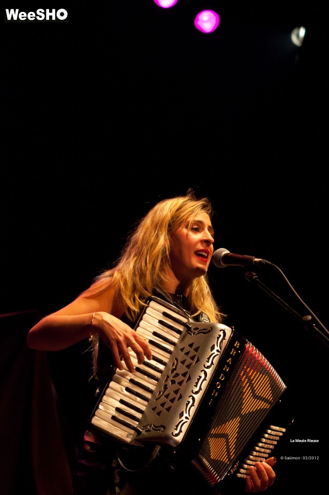 16/32 photos du spectacle La Meute Rieuse