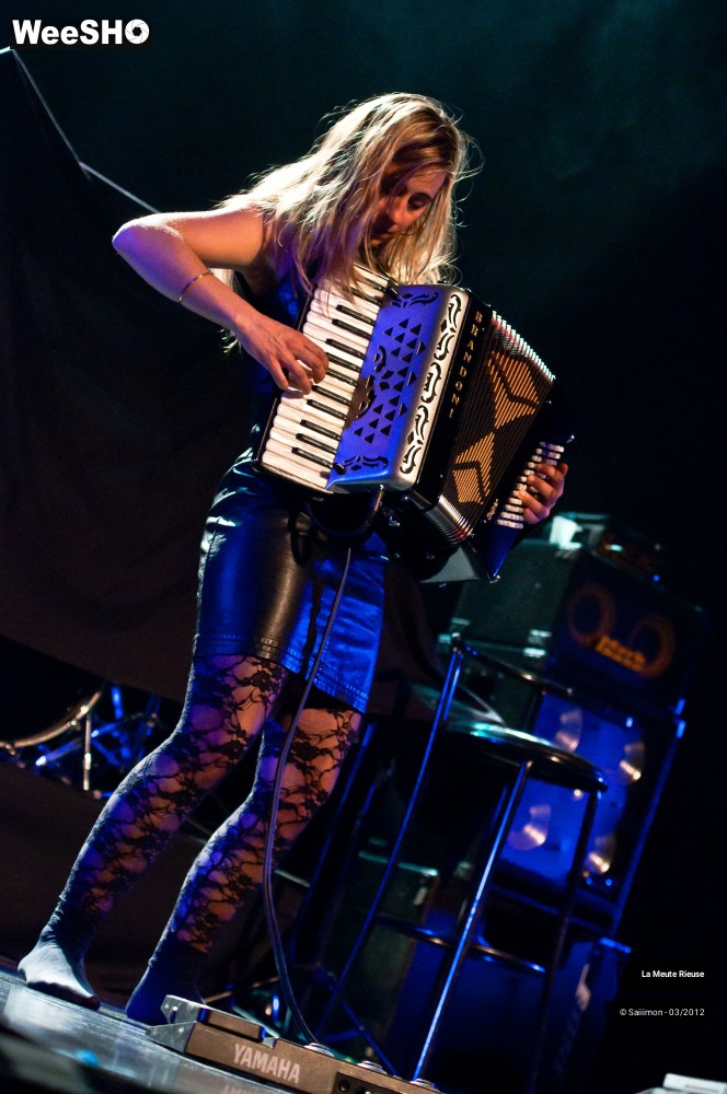 17/32 photos du spectacle La Meute Rieuse