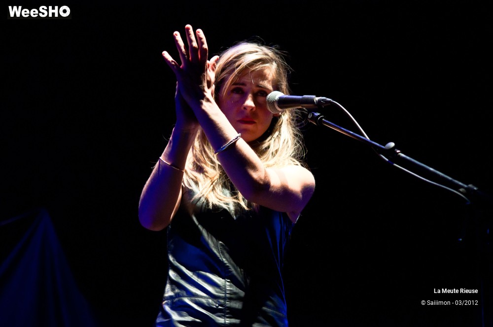 21/32 photos du spectacle La Meute Rieuse