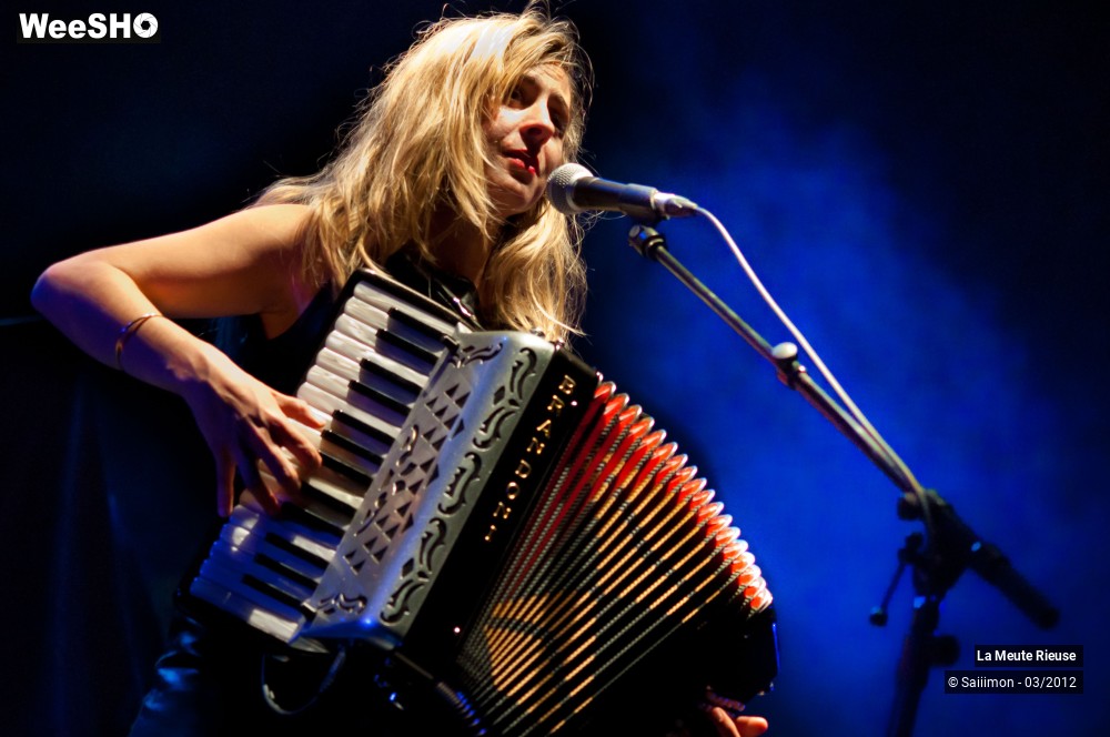 28/32 photos du spectacle La Meute Rieuse