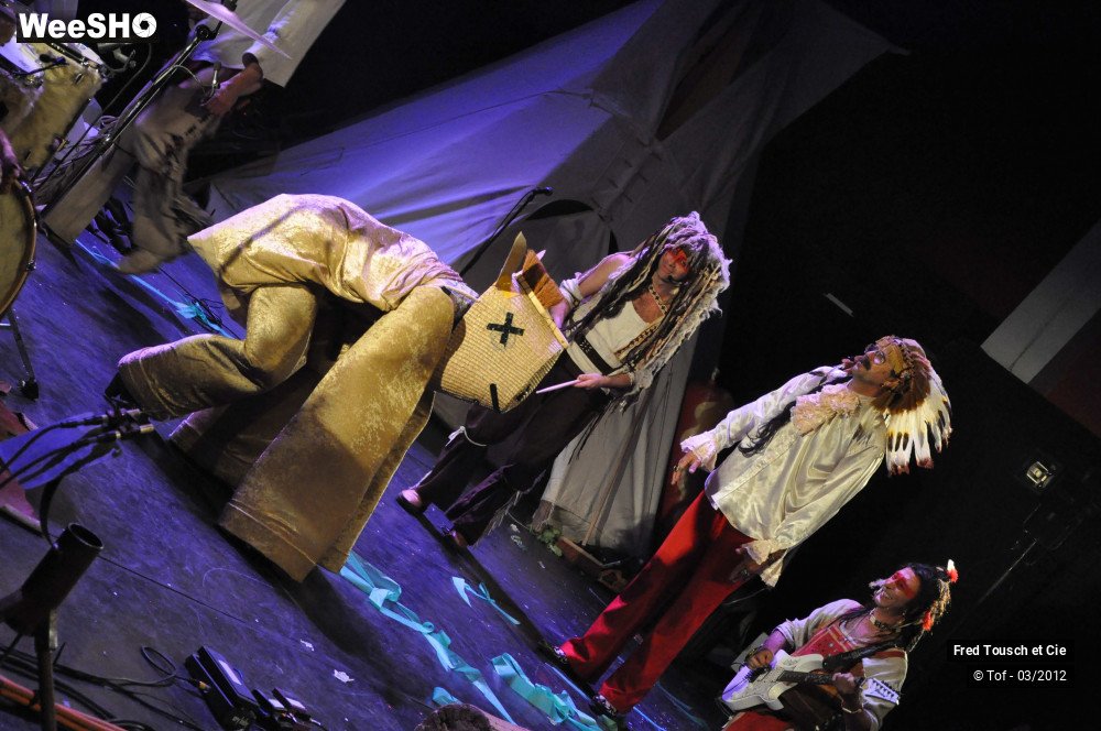 28/50 photos du spectacle Le retour du grand Renard Blanc
