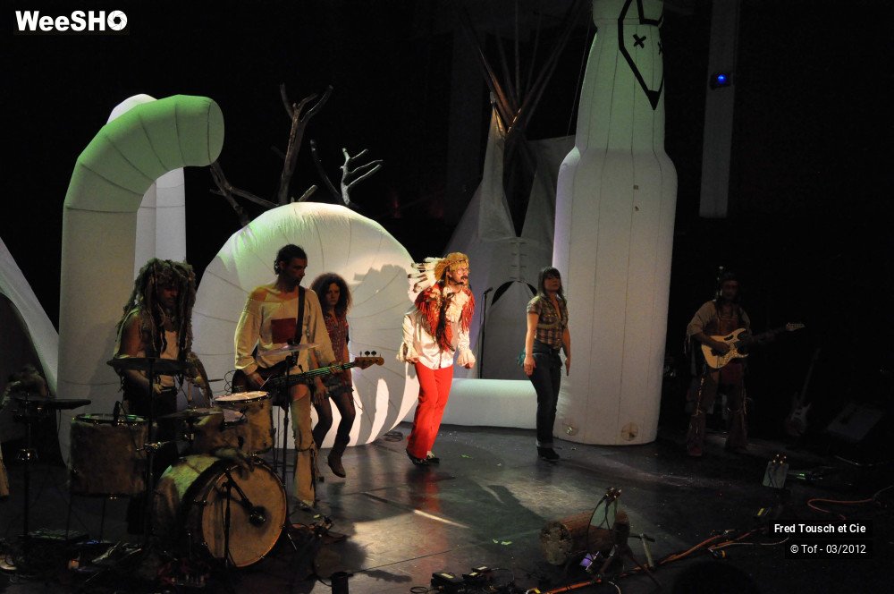 40/50 photos du spectacle Le retour du grand Renard Blanc
