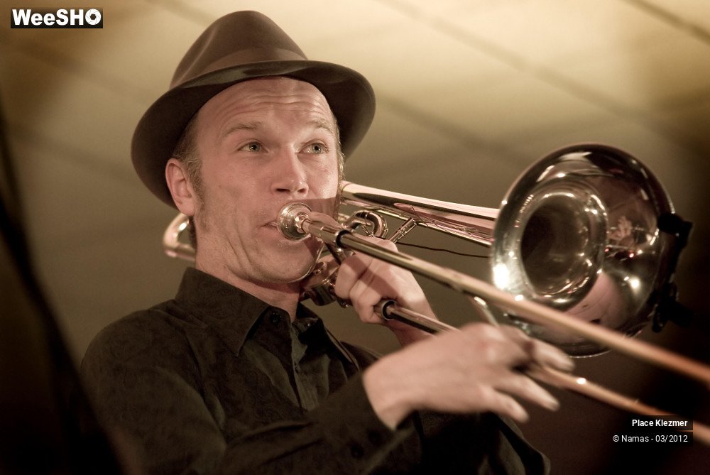 17/28 photos du spectacle Place Klezmer