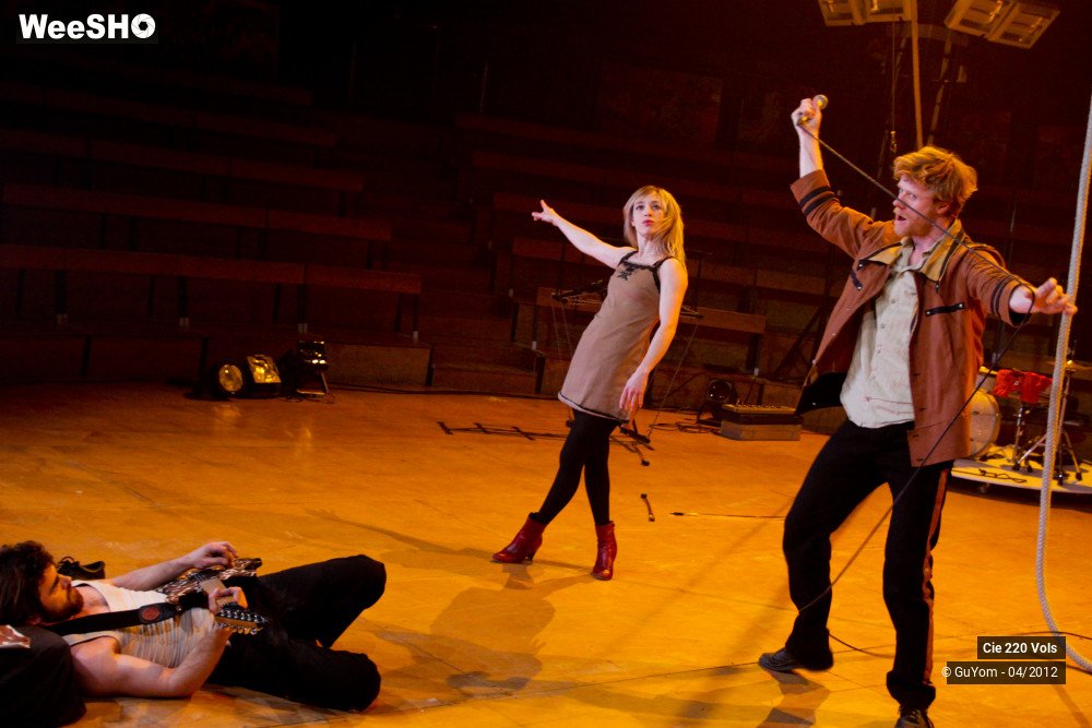 9/50 photos du spectacle Larsen ...en bas