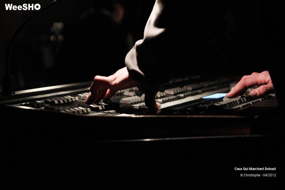 6/49 photos du spectacle Ceux Qui Marchent Debout