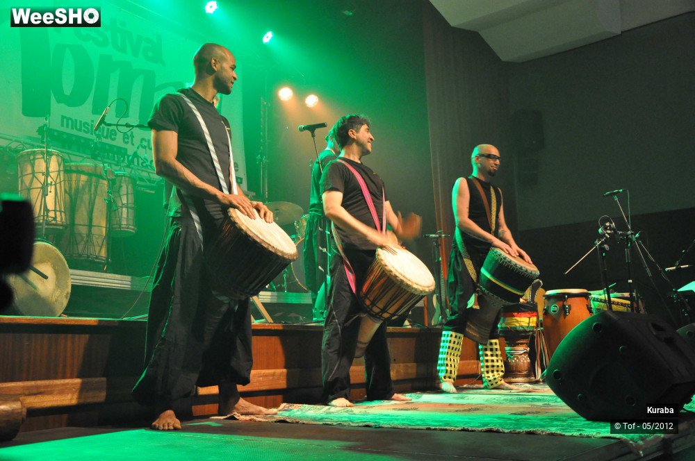 16/37 photos du spectacle Kuraba Percussions